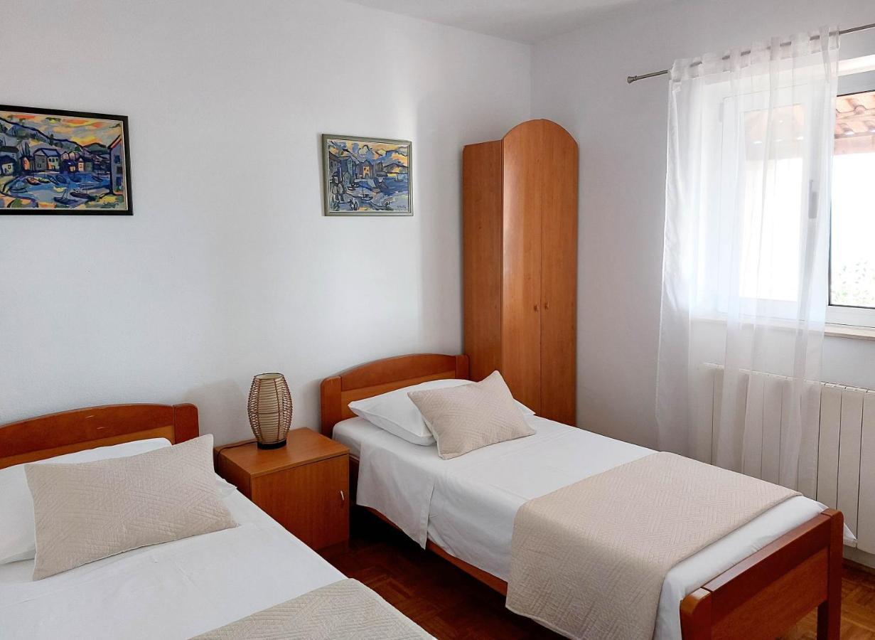 Apartments Natalia Supetar Exterior photo