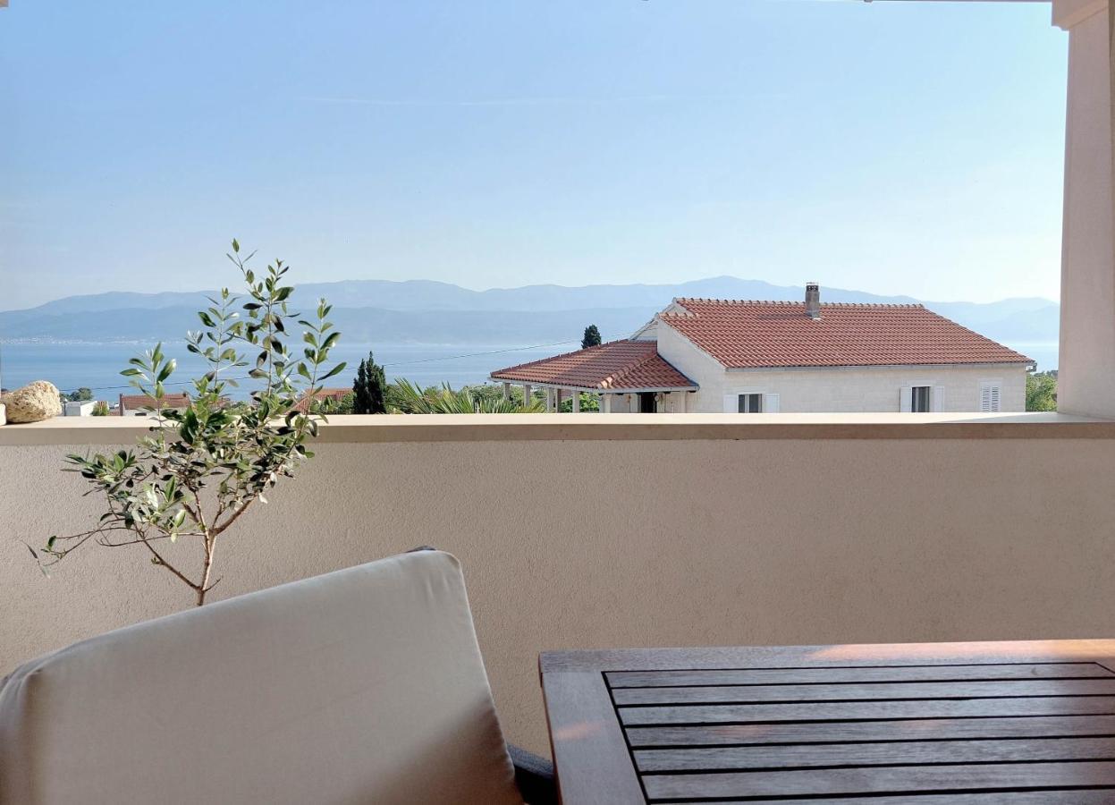 Apartments Natalia Supetar Exterior photo