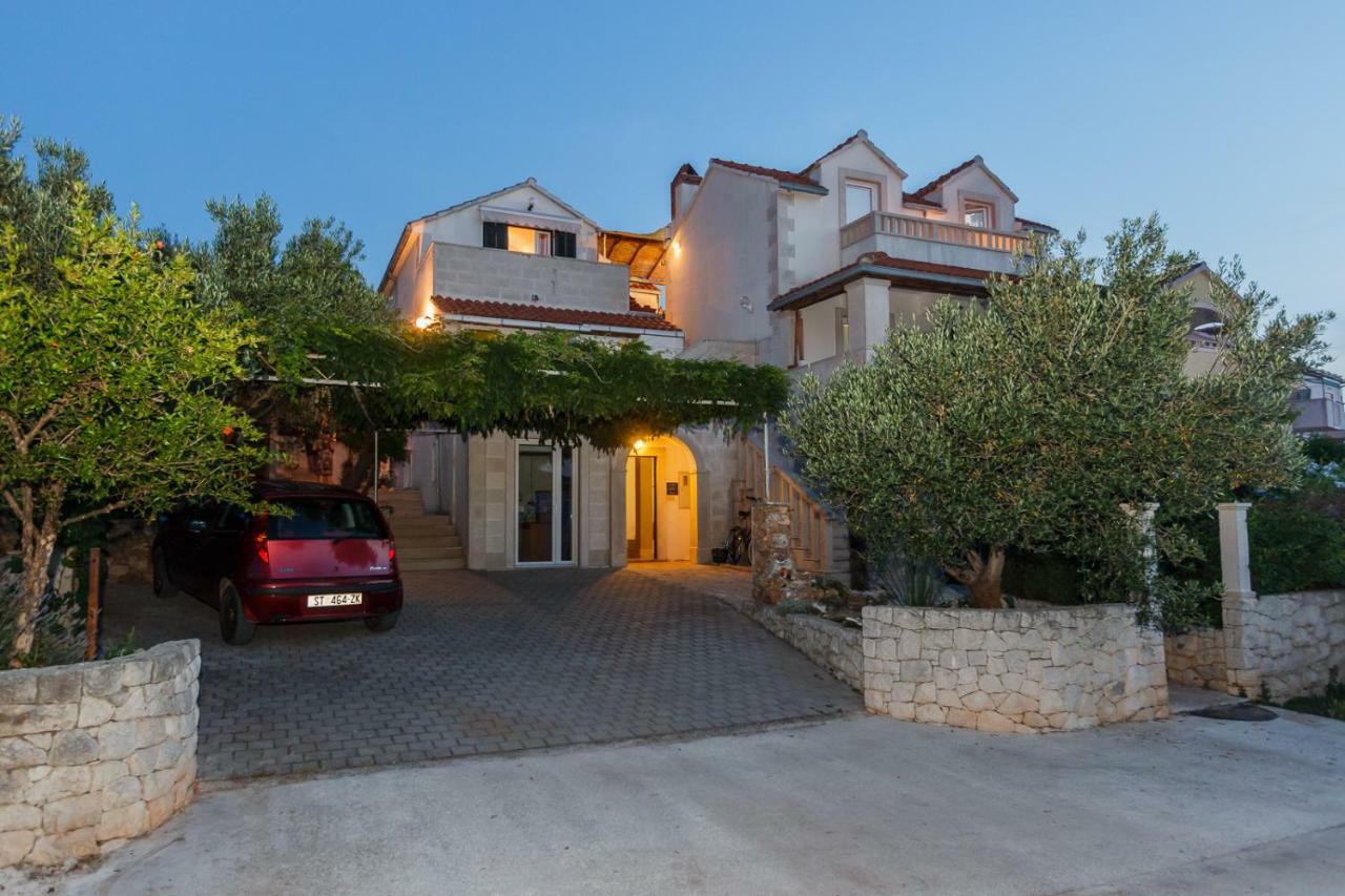 Apartments Natalia Supetar Exterior photo